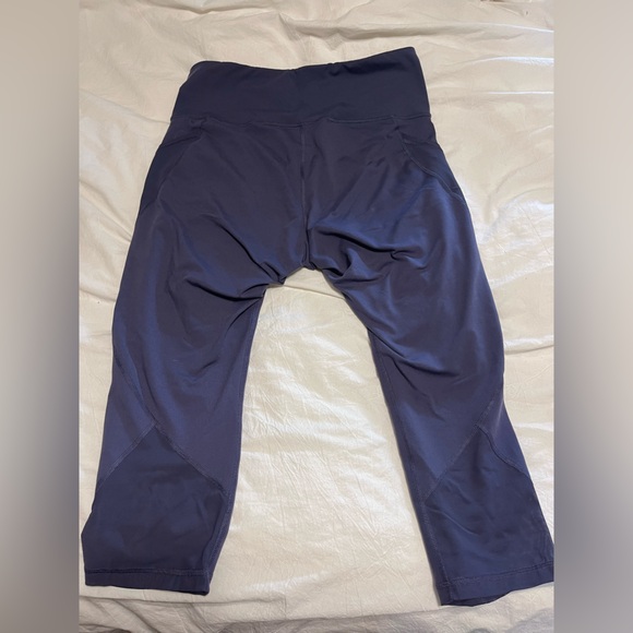 Old Navy Powersoft Cropped Legging - Picture 5 of 6